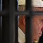 Στο νοσοκομείο ο Πάπας Φραγκίσκος – Τι λέει το Βατικανό