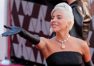 Lady Gaga: Φιλά στο στόμα γυναίκα στα γυρίσματα του Joker