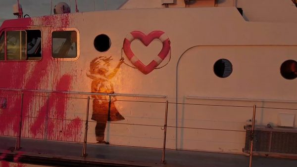 Banksy: Τρία έργα του έχουν κατασχεθεί από την αστυνομία στην Ουαλία στο πλαίσιο ποινικής έρευνας
