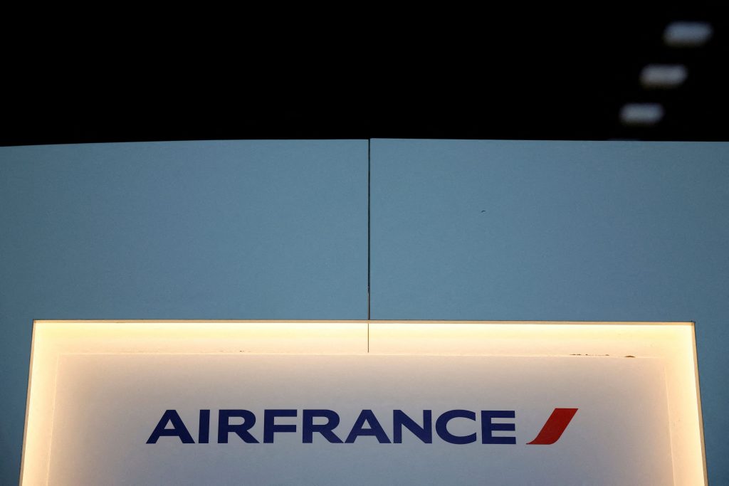Γαλλία: Προειδοποιήσεις για μεγάλες καθυστερήσεις στα αεροδρόμια λόγω της απεργίας για το συνταξιοδοτικό