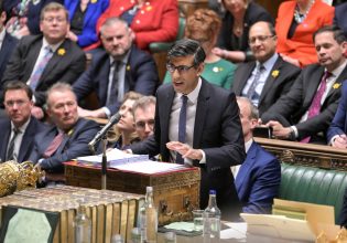 Βρετανία: Προς ψήφιση νόμος για απέλαση μεταναστών