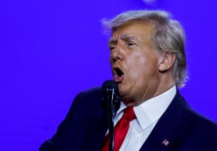 Ντόναλντ Τραμπ: Καλείται να καταθέσει ενώπιον δικαστηρίου για τη Στόρμι Ντάνιελς