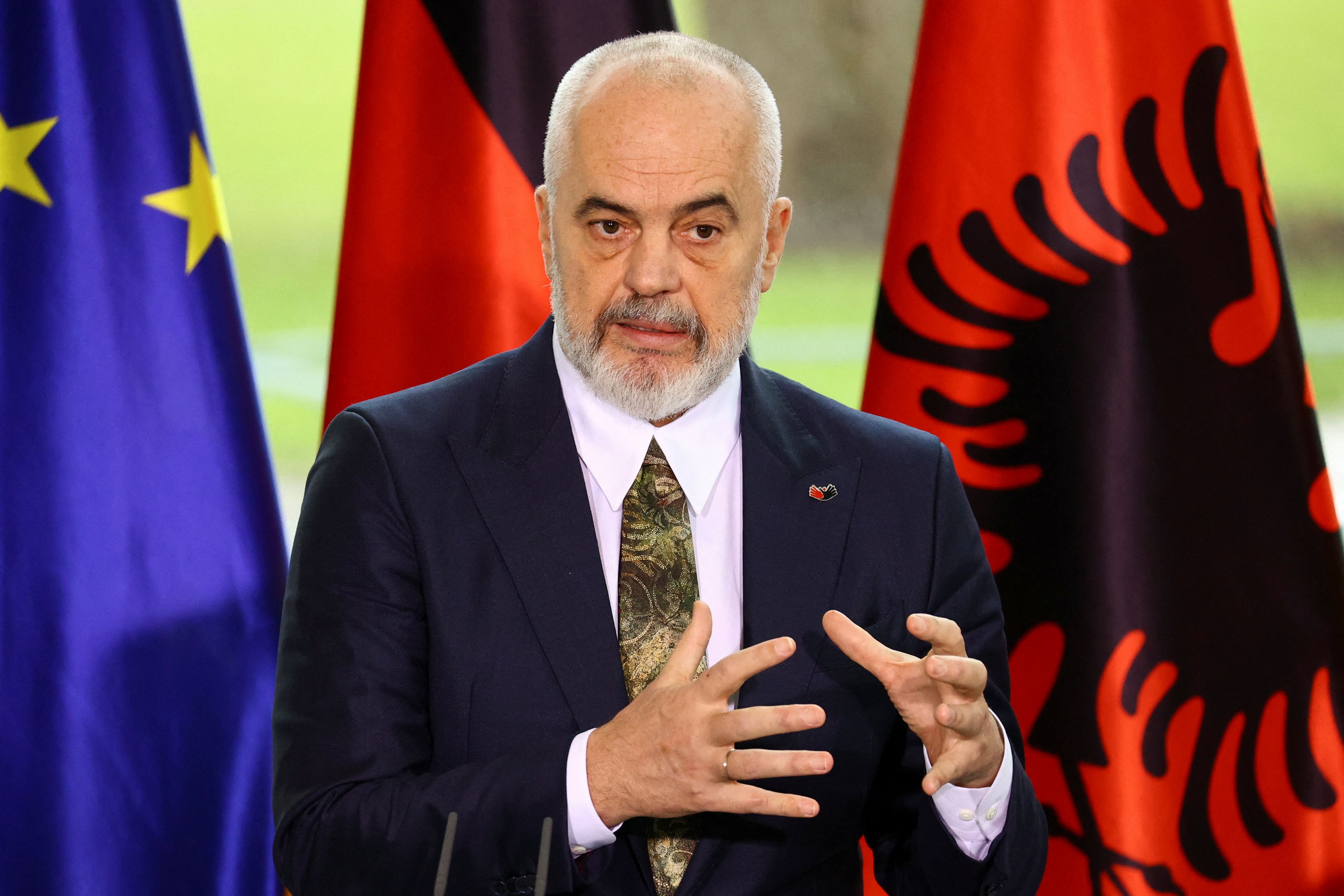 Ναρκωτικά, κατασκοπεία και κάμερες: Η Αλβανία αγωνίζεται να περιορίσει τις εγκληματικές συμμορίες