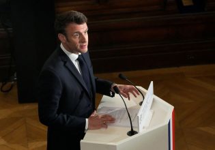 Γαλλία: Ο Μακρόν δεν υποτιμά τις απεργίες αλλά επιμένει για το συνταξιοδοτικό