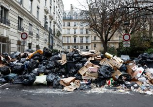 Παρίσι: Τα… σκουπίδια της οργής για το ασφαλιστικό