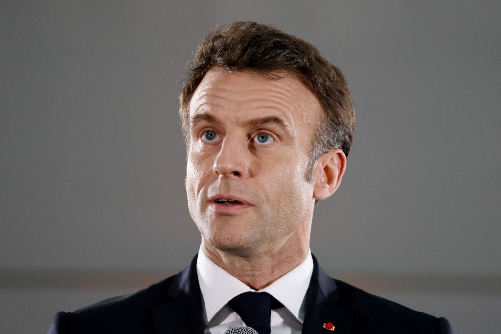 Γαλλία: Αντιμέτωπη με προτάσεις μομφής η κυβέρνηση