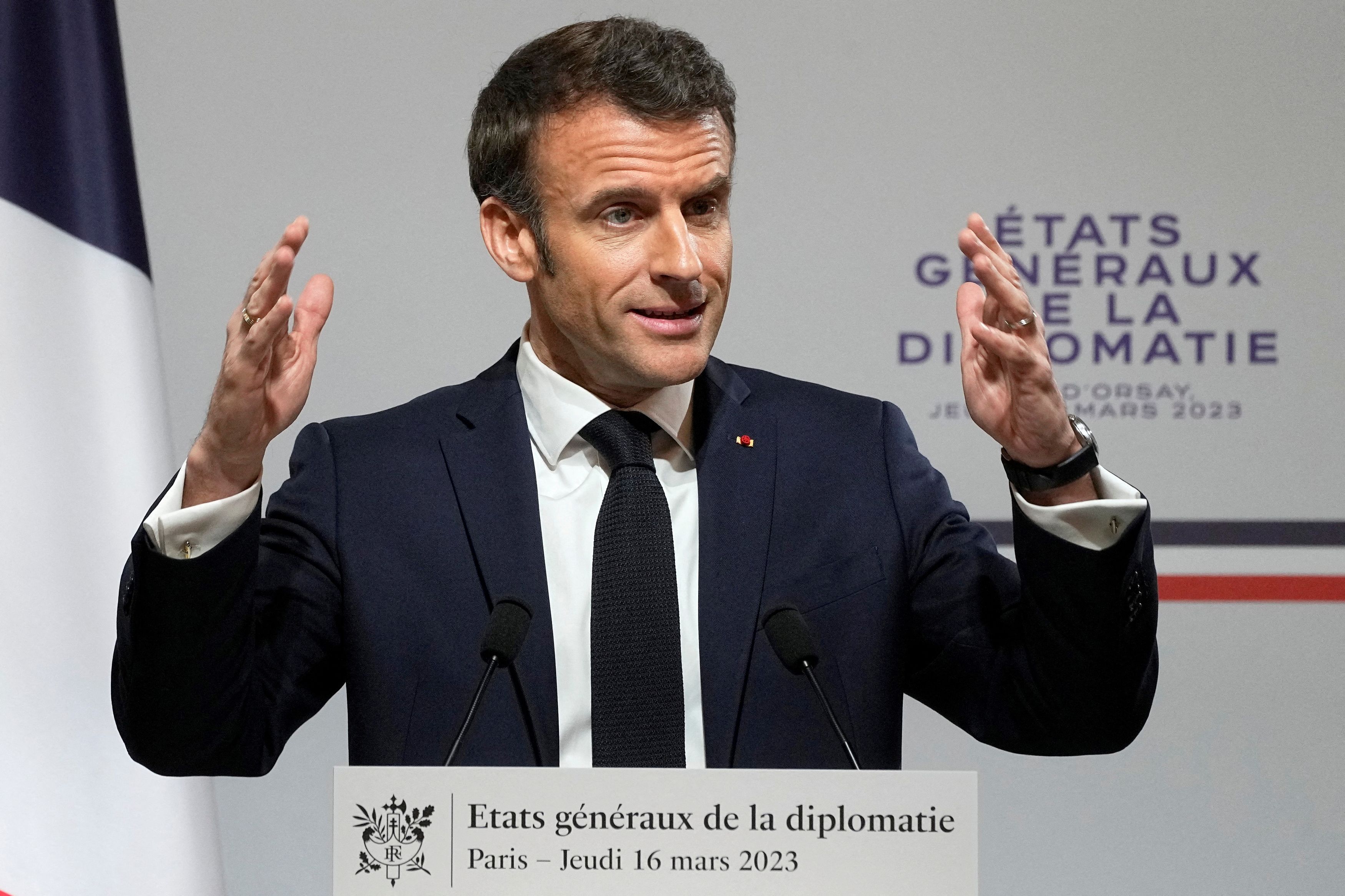 Marginal survival of Macron – dismissal requests rejected
