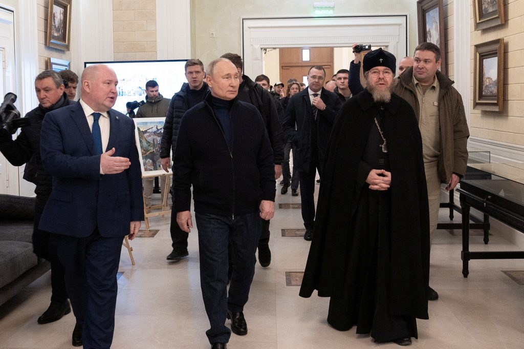 Ουκρανία: Η επίσκεψη του Πούτιν σε Κριμαία και Μαριούπολη