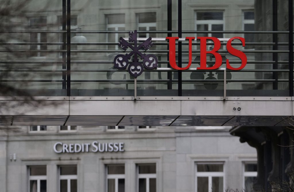 Θρίλερ με τη διάσωση της Credit Suisse – Μπλόκο στη συμφωνία με την UBS;