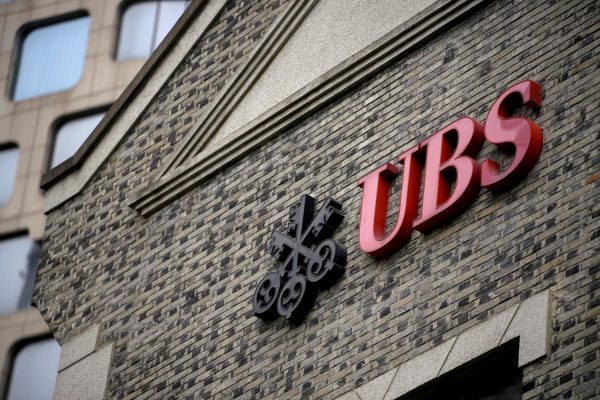 UBS προς εργαζομένους: «Μέχρι την ολοκλήρωση της συμφωνίας, η Credit Suisse είναι ανταγωνιστής»