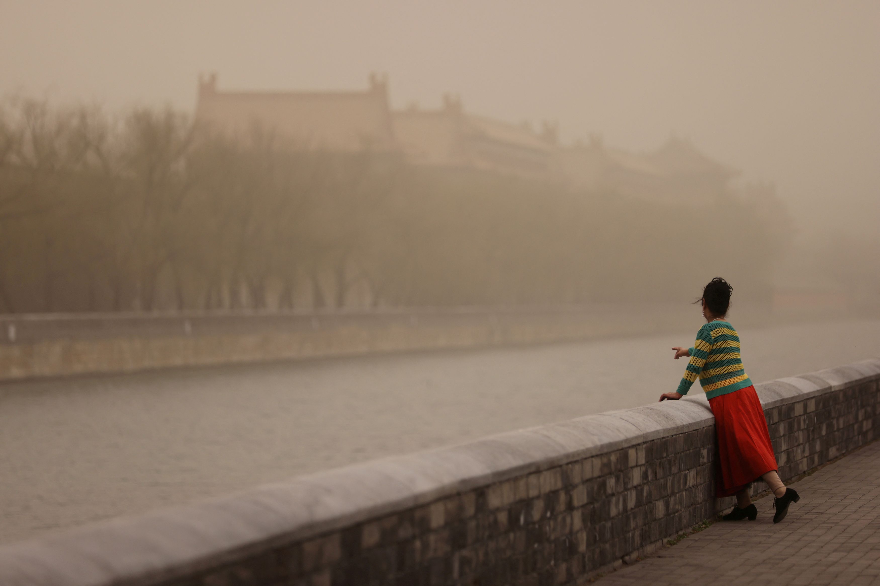 Σφοδρή αμμοθύελλα πλήττει την Κίνα- Επιδεινώνεται η ατμοσφαιρική ρύπανση