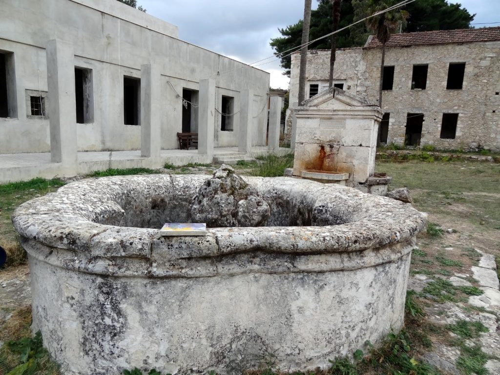 Πρότυπο Εκπαιδευτικό και Ερευνητικό Κέντρο στη Σχολή Ασωμάτων