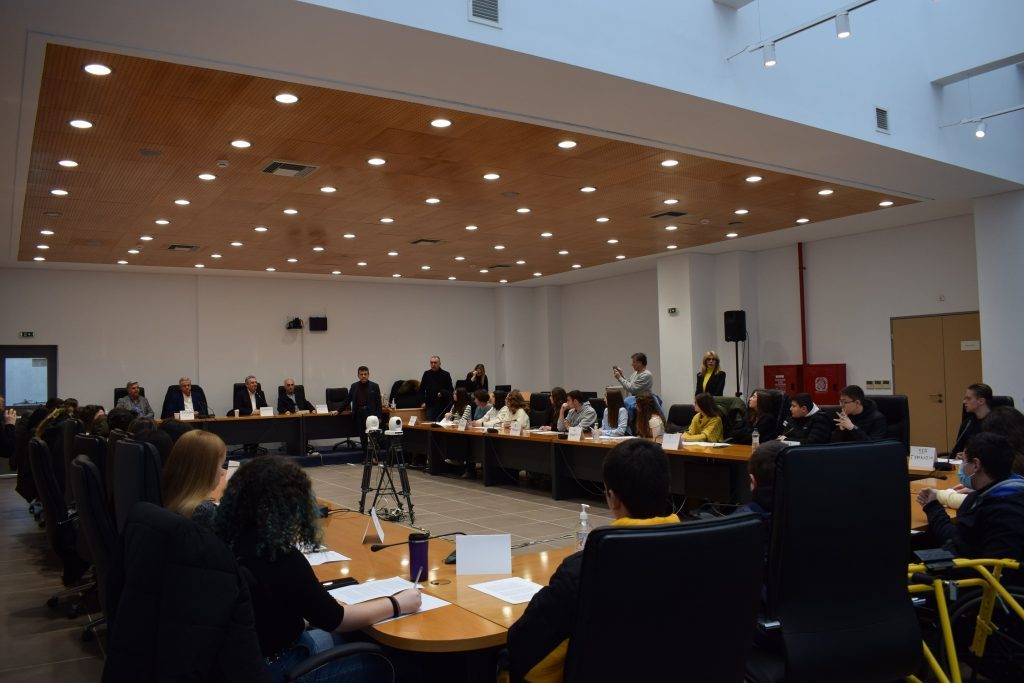 Τηλεφωνικές γραμμές S.O.S θέλουν μαθητές του Δήμου Ιλίου