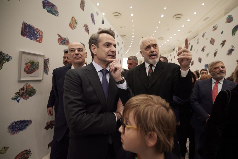 Στην έκθεση του Έντι Ράμα στο Ζάππειο ο Κυριάκος Μητσοτάκης