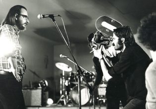 Ο Σαββόπουλος αποχαιρετά τον Παπαστάθη: «Άγγελοι δρεπανηφόροι μας τον πήρανε»