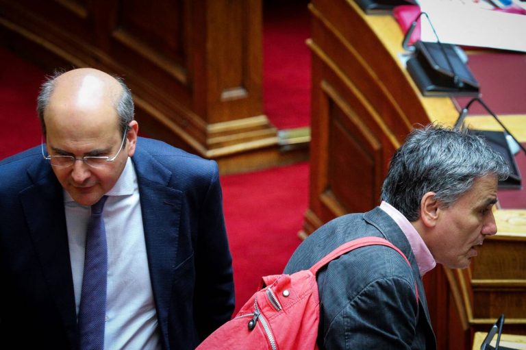 Εκλογές 2023: Μπρα – ντε – φερ Χατζηδάκη και Τσακαλώτου – Φουντώνει η πολιτική αντιπαράθεση στον δρόμο για τις κάλπες