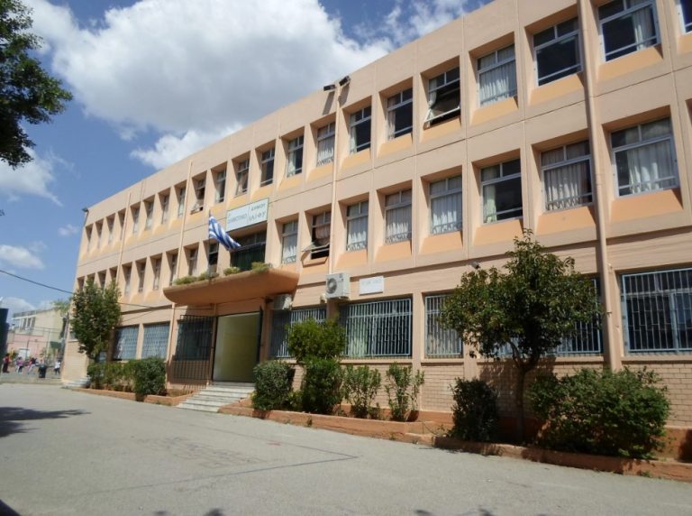 Ανακοίνωση Δήμου Ιλίου για την αποκόλληση μεταλλικού καπέλου καμινάδας στο 3ο Δημοτικό σχολείο Ιλίου