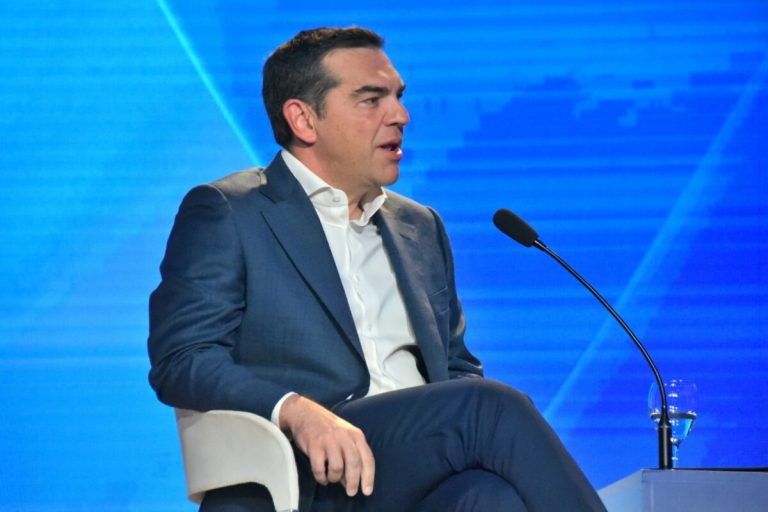 Τσίπρας: «Προοδευτικές κυβερνήσεις συνεργασίας, όχι αυτοδυναμίες αλαζονικών κυβερνήσεων»