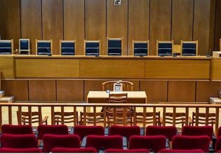 Τέμπη: Να αναταθεί σε εφέτη ανακριτή η διενέργεια της ανάκρισης, ζητάει η Ολομέλεια δικηγόρων