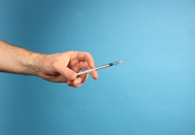 Μοριακή πατέντα: Βακτήριο μετατράπηκε σε μικροσκοπική σύριγγα για φάρμακα