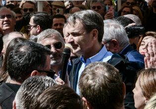 Κυριάκος Μητσοτάκης: Στο Μαρούσι έφτασε ο πρωθυπουργός για να συνομιλήσει με τους πολίτες