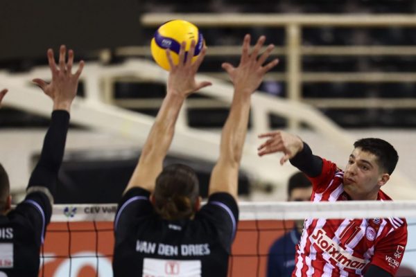 Νίκη για τον ΠΑΟΚ (3-0 σετ)