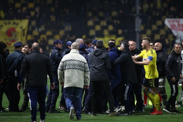 Χαμός στο Κλεάνθης Βικελίδης με τον Λουτσέσκου