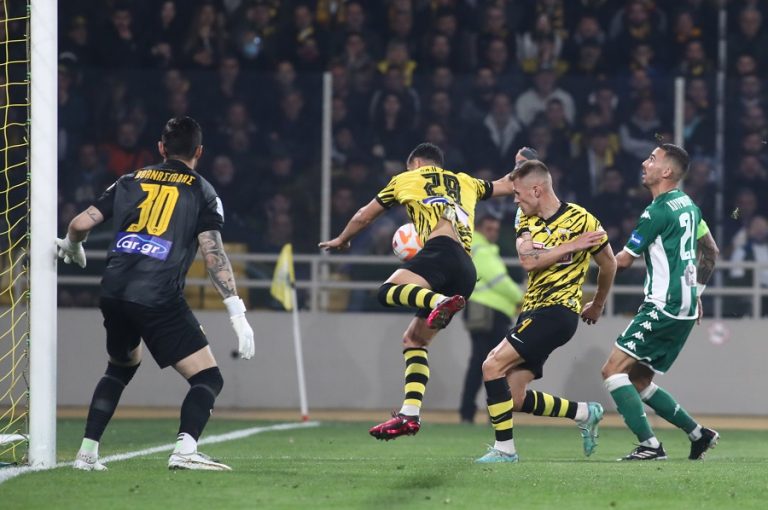 Η οργισμένη αντίδραση του Παναθηναϊκού για το πέναλτι που δεν έδωσε ο Νταμπάνοβιτς (vid)