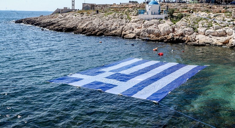 25η Μαρτίου: Στα νερά της Πειραϊκής και φέτος η ελληνική σημαία από τον Δήμο Πειραιά