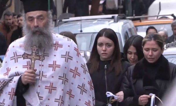 Τέμπη: Κηδεύτηκε η 23χρονη Ιφιγένεια που έσβησαν τα όνειρά της στα Τέμπη – Βίντεο του in