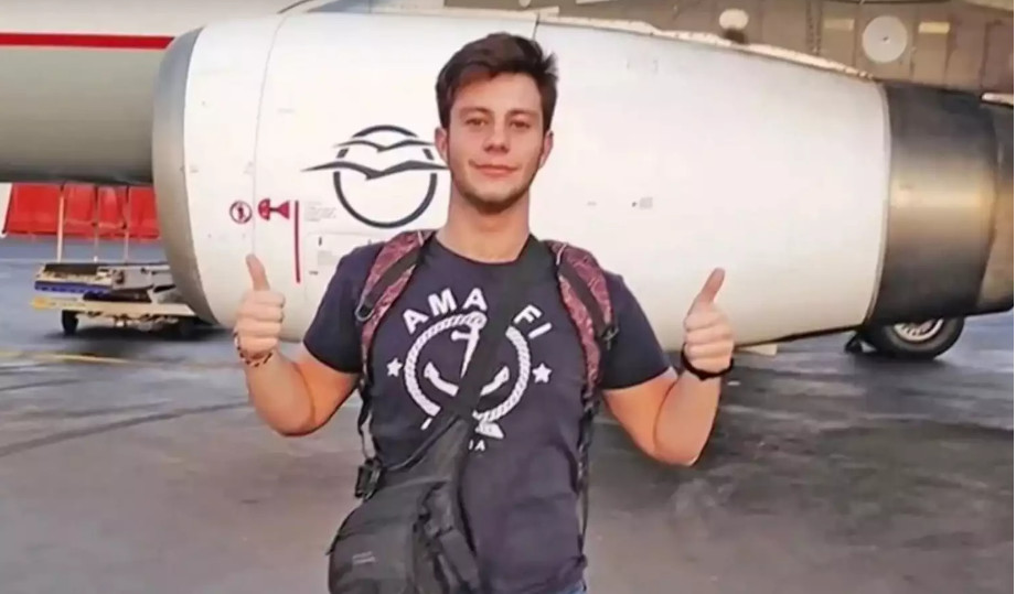 Τέμπη: «Το παιδί μας είναι στο χέρι της Παναγίας», λέει η μητέρα του μοναδικού επιζώντα του πρώτου βαγονιού