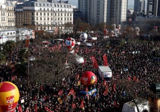 Πυρ ομαδόν κατά του Μακρόν από κόμματα και συνδικάτα – Νέες διαδηλώσεις την Πέμπτη