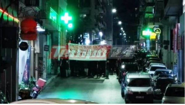 Πάτρα: Πορεία αντιεξουσιαστών για τα Τέμπη – Φθορές σε τράπεζα