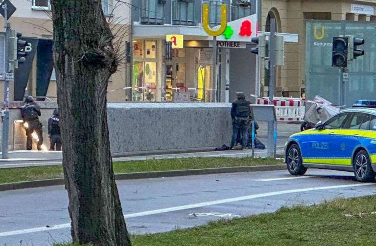 Γερμανία: Δύο όμηροι κρατούνται σε φαρμακείο