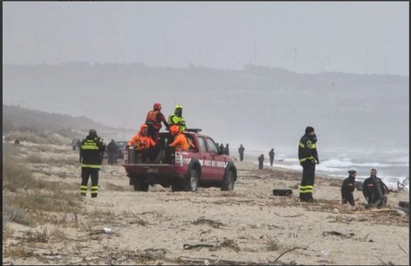 Τζόρτζια Μελόνι: Θα συνεδριάσει το υπουργικό εκεί όπου ξεβράστηκαν δεκάδες νεκροί μετανάστες
