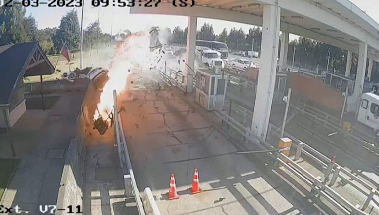 Χιλή: Νεαρός άντρας νεκρός, μετά από σφοδρή σύγκρουση σε σταθμό διοδίων