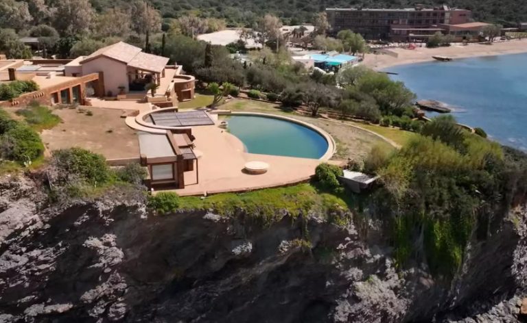 Σούνιο: Στο «σφυρί» η αυθαίρετη βίλα με την μαγευτική θέα στο Ναό του Ποσειδώνα