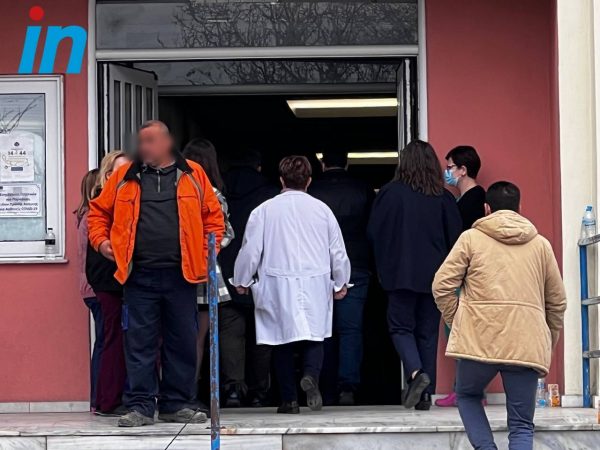 Τέμπη: «Γίνεται χαμός στο νοσοκομείο» λέει ο διευθυντής της ΜΕΘ του νοσοκομείου Λάρισας