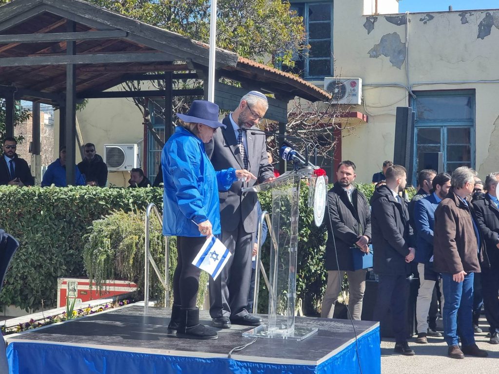 Θεσσαλονίκη: «Νικήσαμε το φοβερό Ολοκαύτωμα», είπε η 81 ετών Εβραία, Εστέρ Σολ, στη σιωπηρή πορεία μνήμης