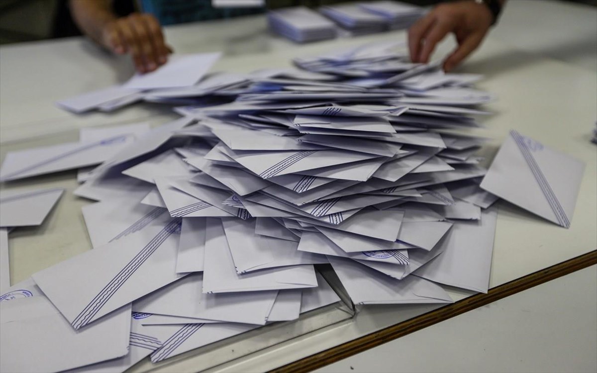Εκλογές 2023: «Γράψε-σβήσε» για τα ψηφοδέλτια Επικρατείας των κομμάτων - Ποιοι «κλείδωσαν» και ποιοι «παίζουν»