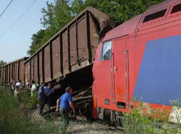 Τέμπη: Το σιδηροδρομικό ατύχημα του 2008 στον Μπράλο με τα «μαύρα» βαγόνια