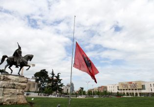 Αλβανία: Ημέρα εθνικού πένθους στη μνήμη των θυμάτων στα Τέμπη