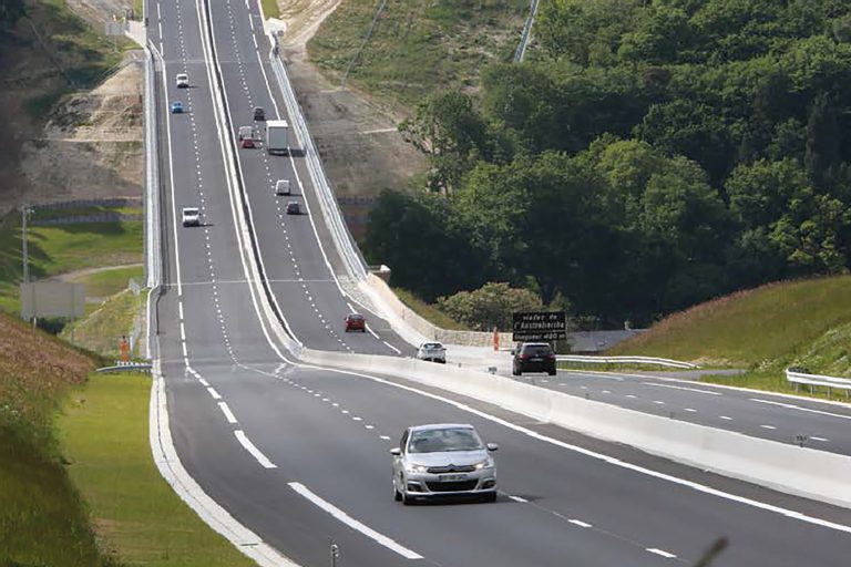 Τέλος για τον μεγαλύτερο «εφιάλτη» των οδηγών στη Γαλλία – Τι αλλάζει στους δρόμους