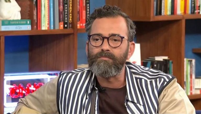 Ο Άγγελος Μπράτης «σφάζει» το GNTM: «Σταμάτησα να είμαι αυστηρός γιατί κατάλαβα ότι δεν θα έρθουν μοντέλα»