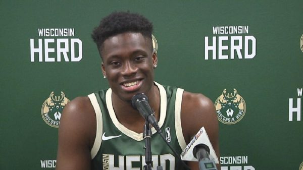 Σε ρηχά νερά ο Άλεξ Αντετοκούνμπο με 1/10 τρίποντα