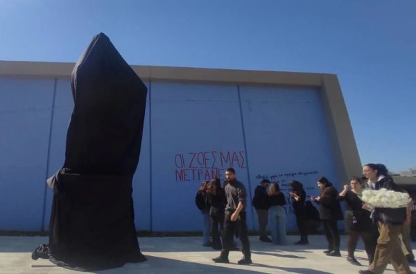 Τέμπη: Κάλυψαν το άγαλμα του Αριστοτέλη στο ΑΠΘ με μαύρο πανί