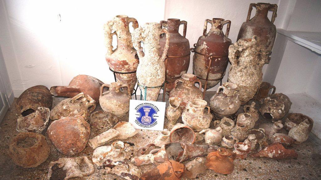 Αρχαιοκαπηλεία: Τρεις συλλήψεις στην Κορινθία - Είχαν στην κατοχή τους πολύτιμα αντικείμενα, νομίσματα και όπλα