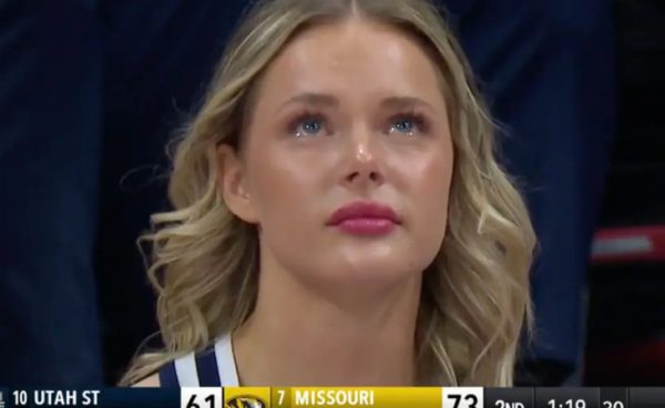 Τα δάκρυα της Ashlyn Whimpey έγιναν viral και αυτοτρολάρεται για τα meme