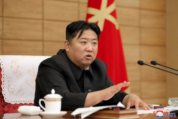 Ο Κιμ Γιονγκ Ουν ζήτησε να αυξηθεί η παραγωγή «στρατιωτικού πυρηνικού υλικού»