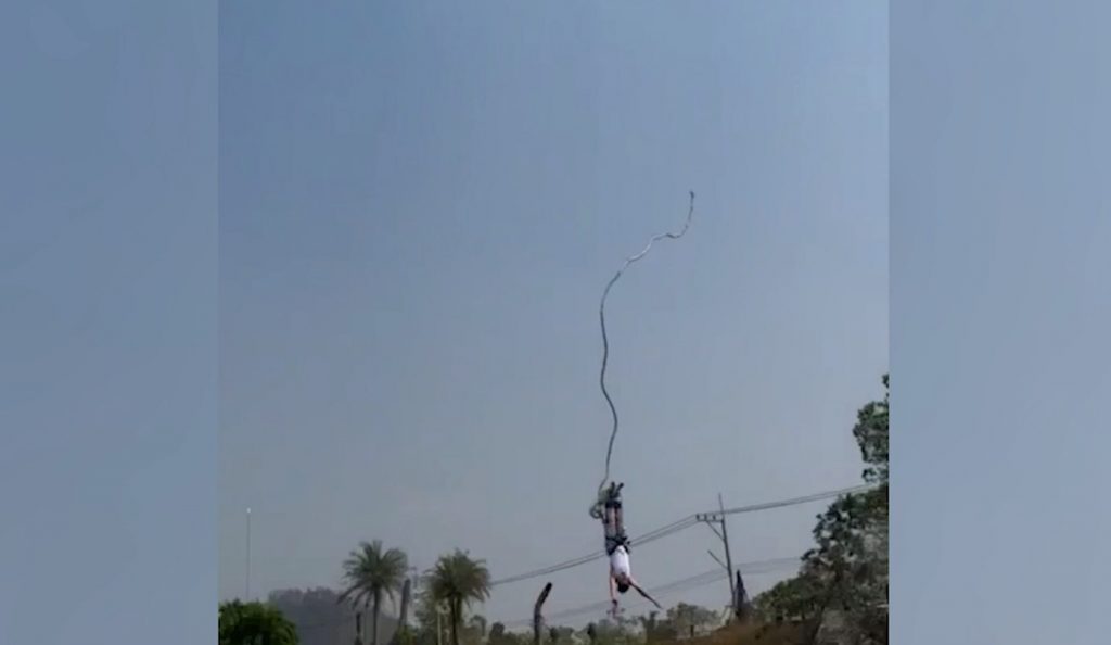 Η σοκαριστική στιγμή που κόβεται το σκοινί στο bungee jumping